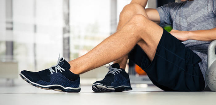 Este es el ejercicio más eficaz para evitar las piernas cansadas si  trabajas durante muchas horas sentado